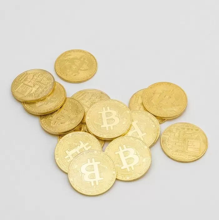 비트코인, 7만 4,000달러까지 추락...미·이란 충돌에 3,800억 강제청산 '충격'