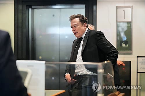 "사기꾼 올트먼" 머스크 독설에 美판사 "SNS 자제하세요"