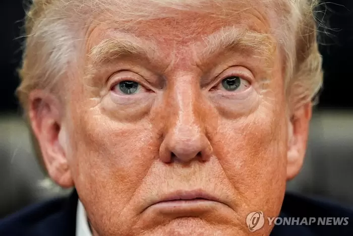 트럼프의 최후통첩..."美대표단 파키스탄 가는중…합의불발시 이란인프라 파괴"