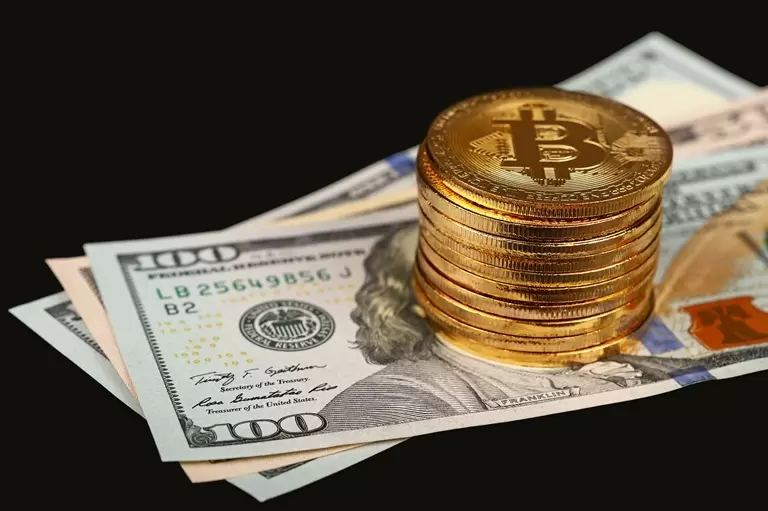 비트코인, 10억 달러 ETF 호재 뒤 '약세 다이버전스' 등장